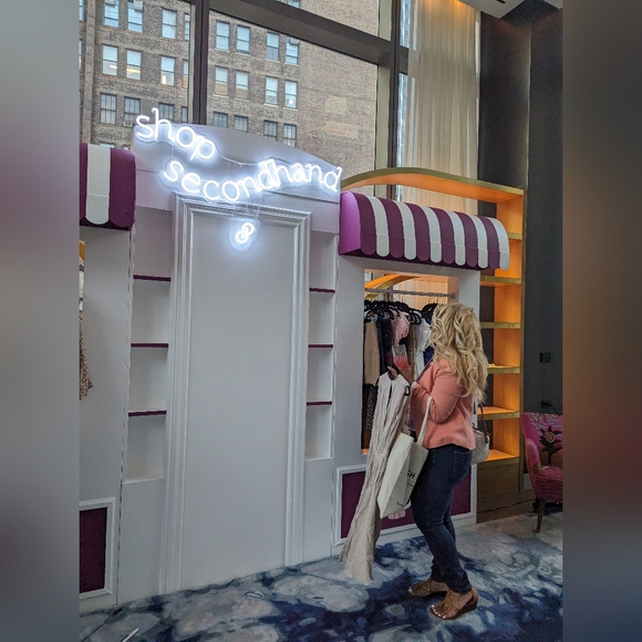 @dperalta75 is on Live!❤️ Hello Gorgeous, let's style the best of YOU! - Picture 5 of 9